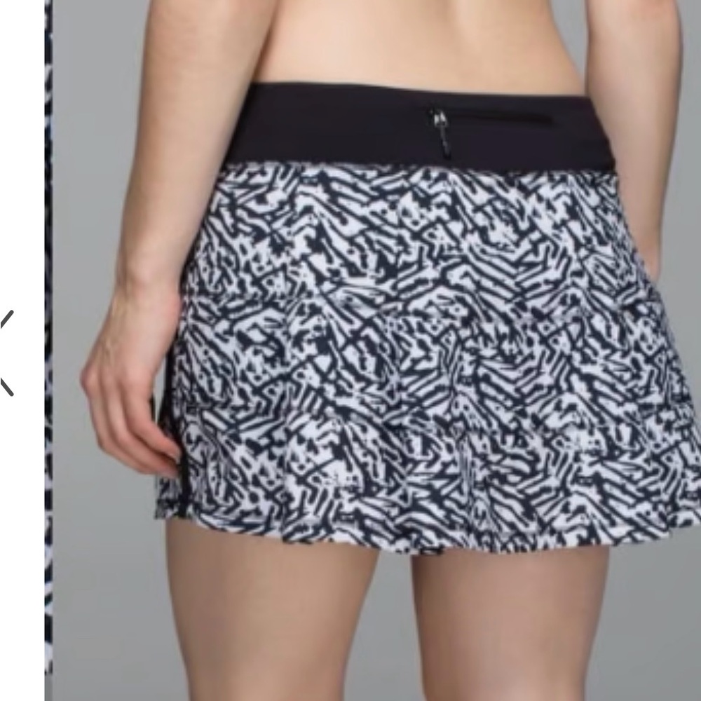 Lululemon Pace Rival Skirt II *4-way Stretch 
Women's Black and White Skirt - Picture 4 of 10
